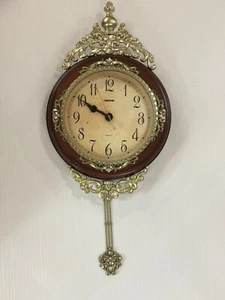 Reloj de Pared TRES ESTRELLAS con Péndulo Marrón y Dorado 19" L x 21" W x 4" H - Imagen 1 de 1