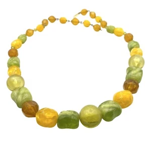 Collar De Colección Años 60 Grueso Verde Amarillo Cuentas Latón Gancho Cierre Cuentas De Resina 23" - Imagen 1 de 6