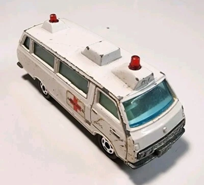 Ambulancia diecast vintage Tomica #56.57 blanca Toyota Hiace Commuter 1/68 Japón Foto 1 de 4