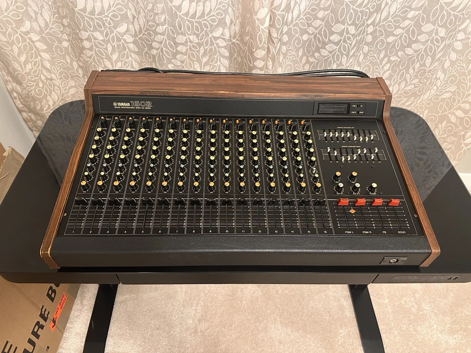 Yamaha MQ1602 Japa-Neve 16 channel console — 第 1/4 张图片