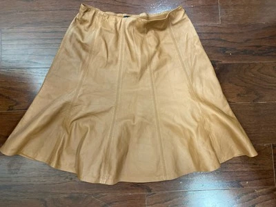 Falda de cuero acampanada calce tostado británico White House Black Market talla 6 Preppy Foto 1 de 4