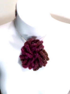 COLLAR HECHO A MANO GANCHILLO 3.5" FLOR/PLATA PLACA 18" CY96 CL88CR J88CR Foto 1 de 4