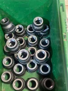 Menge (24) 1-1/2"" x 1"" schwarz formbar Eisen Glocke Reduzierstück Kupplung Rohr Fitting - Bild 1 von 4