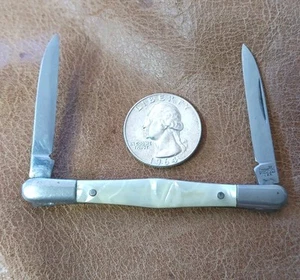 Vintage Imperial 2 Blade Small Folding 3" Pocket Knife Pearl Handle USA - Picture 1 of 4