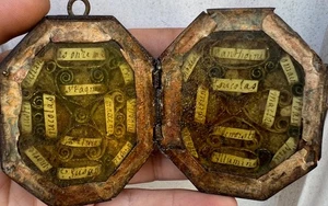 16. Jh. Französisch Katholisch Reisen Schildpatt 2-seitig Reliquien Box mit Reliquien - Bild 1 von 8