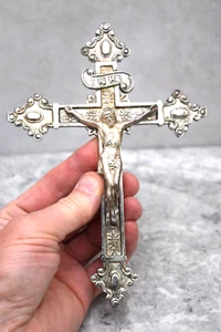 Crucifijo pequeño tradicional, todo plateado, 7 3/4" x 5 1/2" (60Q) cáliz co - Imagen 1 de 9