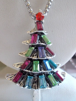 COLLAR/BROCHE COLGANTE ÁRBOL DE NAVIDAD CHAPADO EN PLATA MULTICOLOR BETSEY JOHNSON Foto 1 de 4