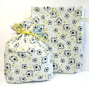 2x Geschenkbeutel Fußball ⚽  Ball f Kinder Stofftasche Murmel Stoff Säckchen - Bild 1 von 3