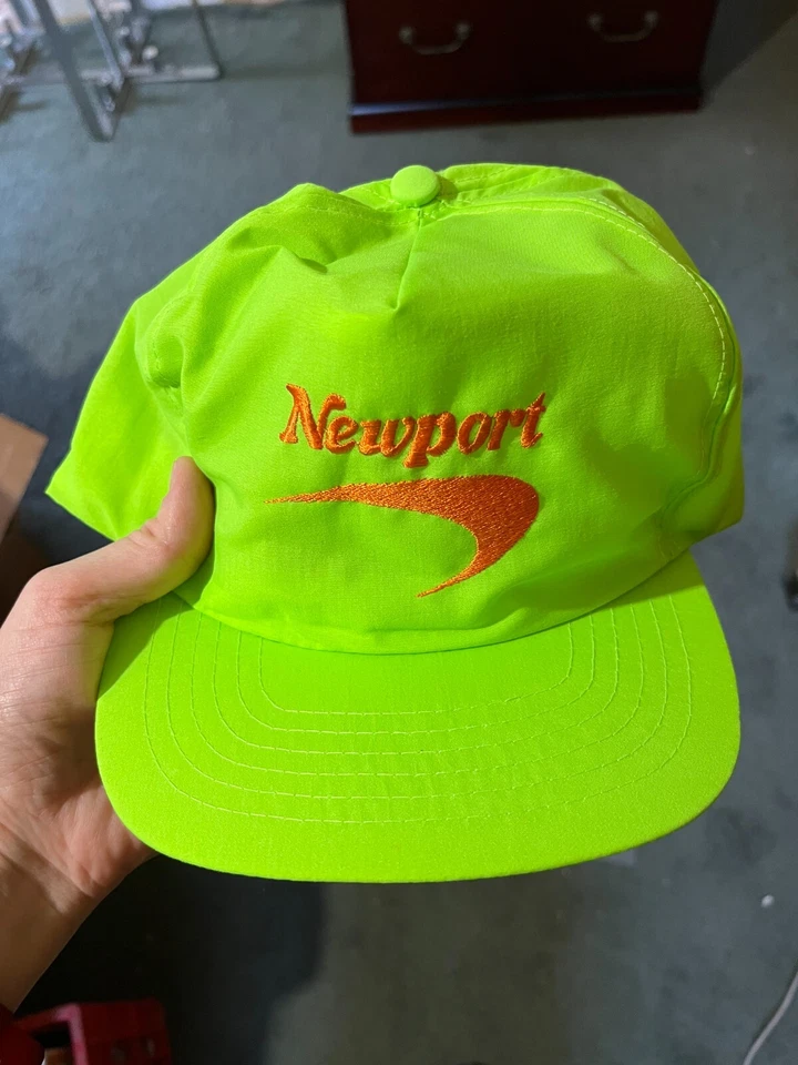 NUEVO Sombrero Gorra Newport De Colección Para Hombres Verde Neón A Presión Cigarrillos Años 80 90 Foto 1 de 1