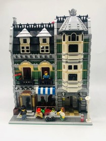 LEGO 10185 Green Grocer Modular Building Complete Manual Minifigs 10x10x13.8in