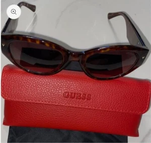 Guess Damen Sonnenbrille Neu mit Etui - Bild 1 von 5