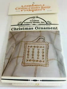 Kit de adornos navideños vintage de Carolina Country House punto de cruz con cuentas - Imagen 1 de 4