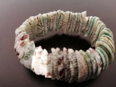 bracelet fantaisie en coquillage  - Photo 1/4
