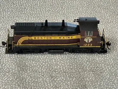 HO Scale Life-Like SW9/1200 Boston & Maine Diesel Engine #1223 - Image 1 of 4