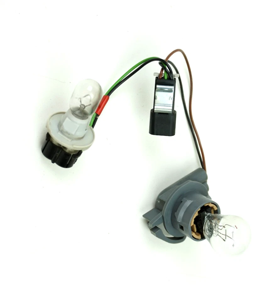 Arnés de cableado de luz trasera interior derecho (lado del maletero) para Oldsmobile Alero Foto 1 de 2