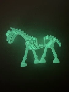 Lego Skelett Pferd Figur leuchtet im Dunkeln 59228 - Bild 1 von 14