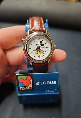 Часы Lorus Mickey Mouse с коричневым кожаным ремешком винтажные «Это маленький мир» - Изображение 1 из 4