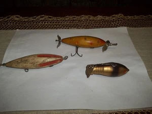 3 VINTAGE Holz Angelköder FÜR TEILE ODER REPARATUR - GARNELEN - WILSON WOBBLER - MEHR - Bild 1 von 12