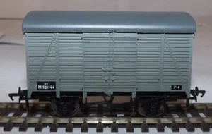 BACHMANN 38-081A 12 TON SOUTHERN 2+2 PLANKED VENT VAN BR GREY - Picture 1 of 3
