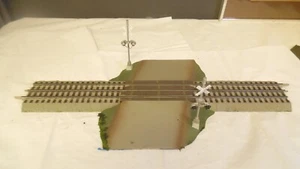 Lionel 12062 O'FasTrack Grade Crossing with Flashers Signal Accessory with Sound - Picture 1 of 5
