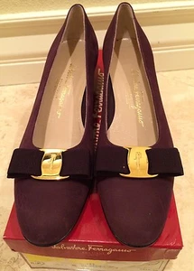 SALVATORE FERRAGAMO SELTEN Pflaume Wildleder Leder Vara Schleife niedriger Absatz 9,5 4A NEU mit Karton! - Bild 1 von 12