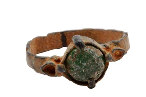 Römischer Ring mit grünem Glasstein | 1. bis 4. Jahrhundert nach Christus - Bild 1 von 4