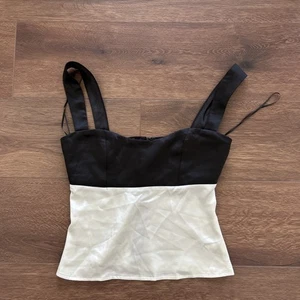 Princess Polly Chantell Black Cream Top Size 2 - Picture 1 of 5