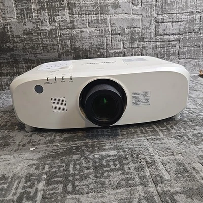 Panasonic PT-EZ580 Full HD Venue WUXGA 5400 Lumens - 1770 HOURS - Image 1 of 4