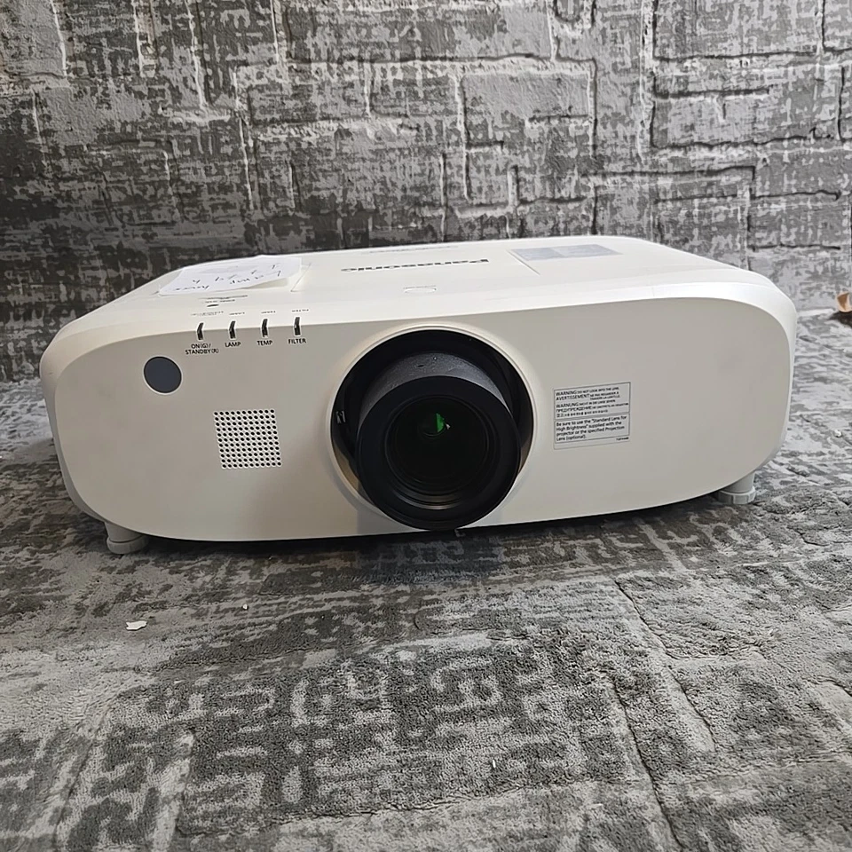 Panasonic PT-EZ580 Full HD Venue WUXGA 5400 Lumens - 1770 HOURS - Image 1 of 4