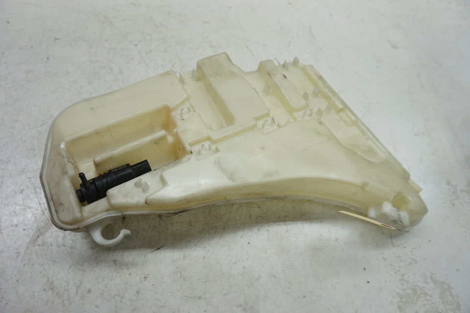 Reservatório de fluido para lavadora de para-brisa BMW M6 F12 2013-2018 8050439 - Imagem 1 de 4