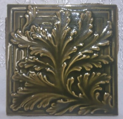 Azulejo Atq Campbell Stoke Upon Trent Inglaterra hoja floral mayólica en relieve raro Foto 1 de 4