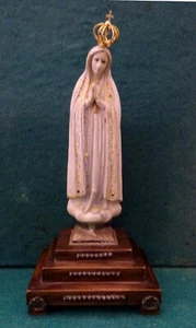 O. DAME FATIMA AUF HOLMOAK alte KREIDEGESCHIRR STATUE AUF HOLZ & SILBERSOCKEL 230mm - Bild 1 von 22