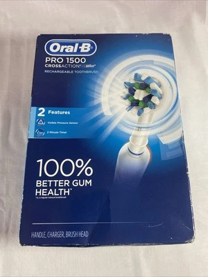 Cepillo de dientes eléctrico Oral-B Pro 1500 CrossAction con batería recargable en blanco Foto 1 de 4