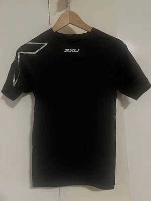 Camisa de compresión negra pequeña 2XU para hombre Foto 1 de 4