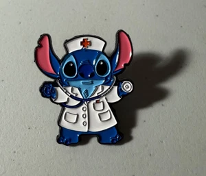 Disney Stitch as a Nurse Arms Out Stethoskop Fantasy Pin - Bild 1 von 2