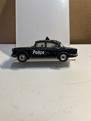 Coche de policía fundido a presión Dinky Toys 256 Humber Hawk años 60. Falta antena. Foto 1 de 4