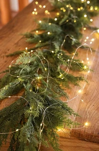 Guirnalda de Navidad de cedro artificial de 9 pies de aspecto realista con luces LED - Imagen 1 de 7