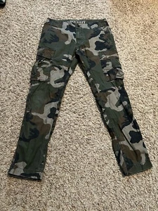 New Old Navy Carpenter Pants Mens 29x30 Camo Loose Fit Hiking Outdoor hunting - Picture 1 of 3