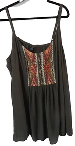 Torrid WOMENS SIZE 3 Geometric embroidered pattern boho flowy olive green tank - Picture 1 of 4