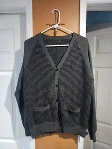 J. Suéter cárdigan de lana merino a cuadros gris ligero Crew para hombre. Talla L - Imagen 1 de 9