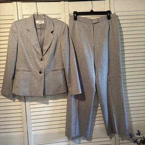 Le Suit Women's Gray 2-Piece Pant Suit Size 8P. Front Zipper - Picture 1 of 7