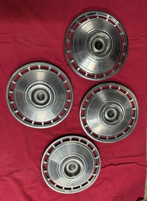 Juego de 4 cubiertas de rueda 65 1965 Nova Chevy II CHEVROLET 3840301 13 pulgadas - Bueno Foto 1 de 4