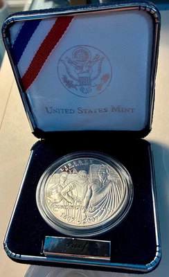2007 JAMESTOWN 400th ANNIVERSARY COMMEMORATIVE PROOF SILVER DOLLAR COIN BOX, COA - Image 1 of 3