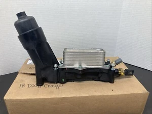 Nueva carcasa de filtro de aceite de motor Mopar OEM - 68310865AF-001 Dodge Jeep Chrysler - Imagen 1 de 5