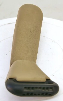 Colgador de cinturón de seguridad Ford Excursion 2000-2005 tercera fila bronceado OEM 6610 Foto 1 de 4