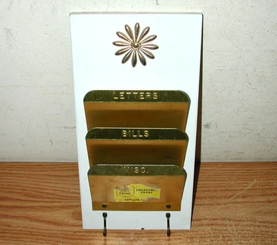 ВИНТАЖНЫЙ MCM БЕЛЫЙ МЕТАЛЛ С ЛАТУННОЙ СТЕНЫ БАНКНОТЫ/ПИСЬМА ОРГАНАЙЗЕР С БРЕЛОК КРЮЧКИ - Изображение 1 из 4