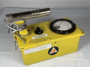 Victoreen CD V-700 Model 6B Geiger Counter Survey Meter Detector Tested Working - Picture 1 of 12