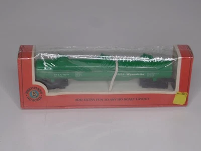 Bachmann HO Scale 1:87 #79179 62' 3-Dome Tank Car BASF Wyandotte New Sealed - Image 1 of 4
