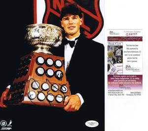 JAROMIR JAGR Signed PITTSBURGH PENGUINS 8x10 PHOTO - JSA #G84777 - Picture 1 of 1
