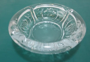 KIG Klar Schwer Glas Vintage Aschenbecher 6" Indonesien mit 4 Schlitzen mit geprägten Rosen - Bild 1 von 21